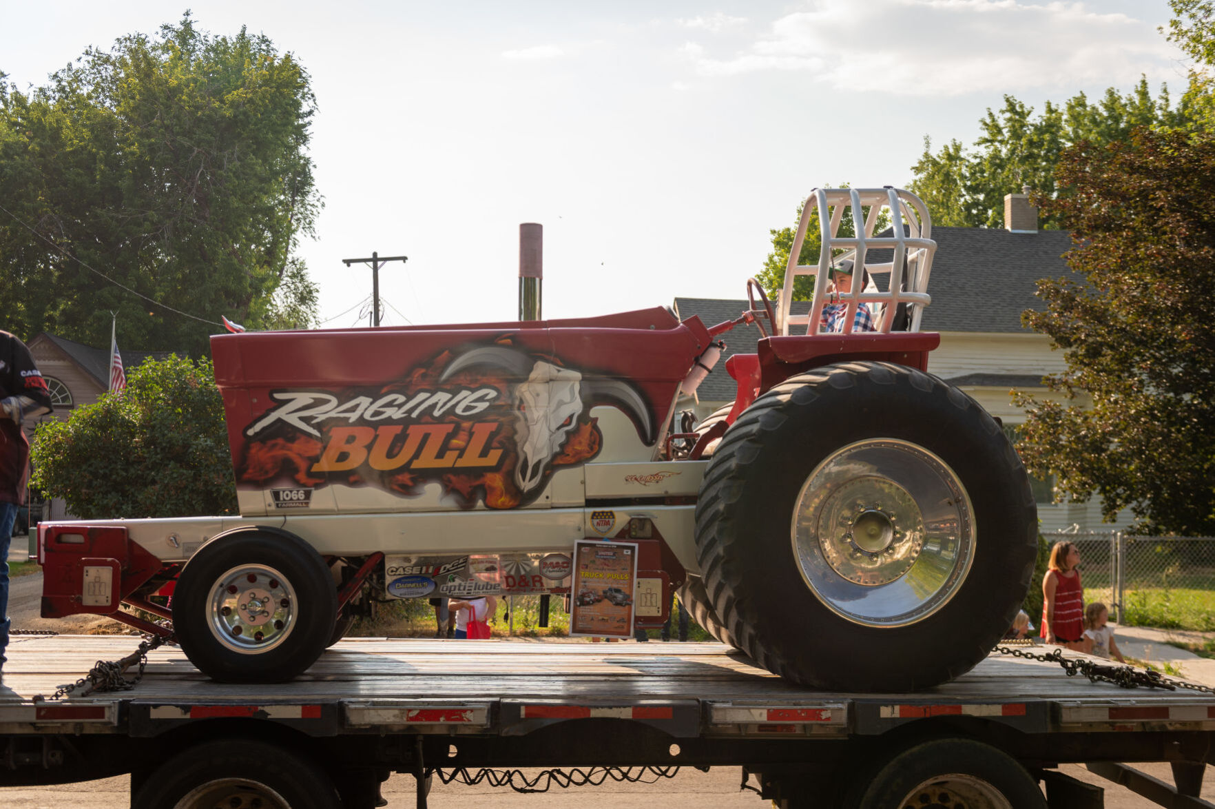 Hundreds attend parade in Shoshone